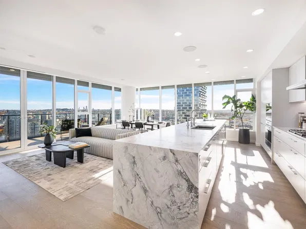 1335 Howe St #3703, Vancouver, BC V6Z 0H1