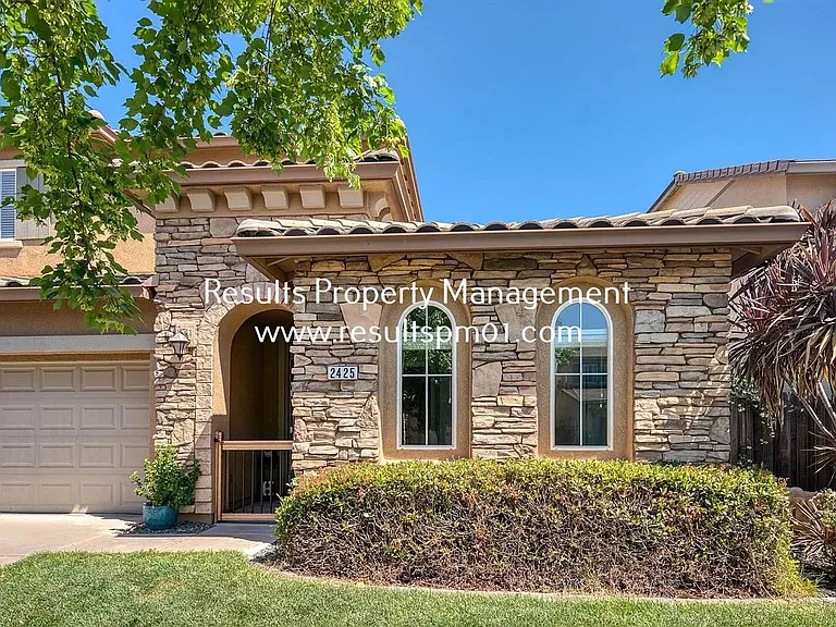 2425 Foxcroft Cir — Photo 8