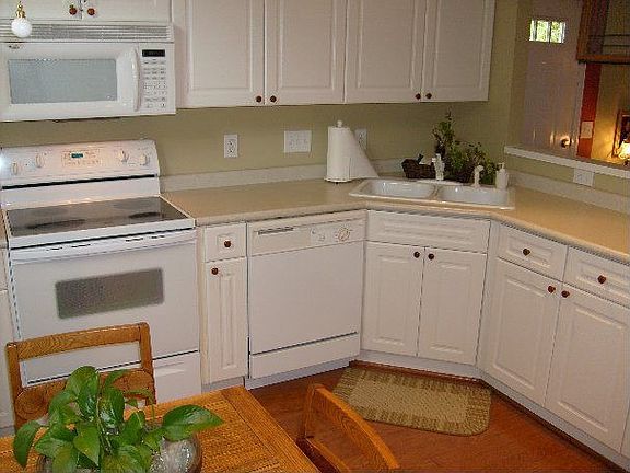  Eat-in-kitchen with wood floors, etc.
