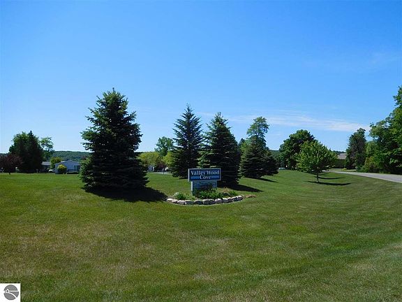 3rd image of 3327 Lakeland Dr #48