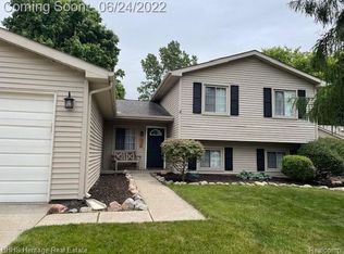 602 Glenwyth Rd, Brighton, MI 48116