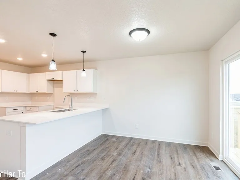2822 20th St SW — Photo 3