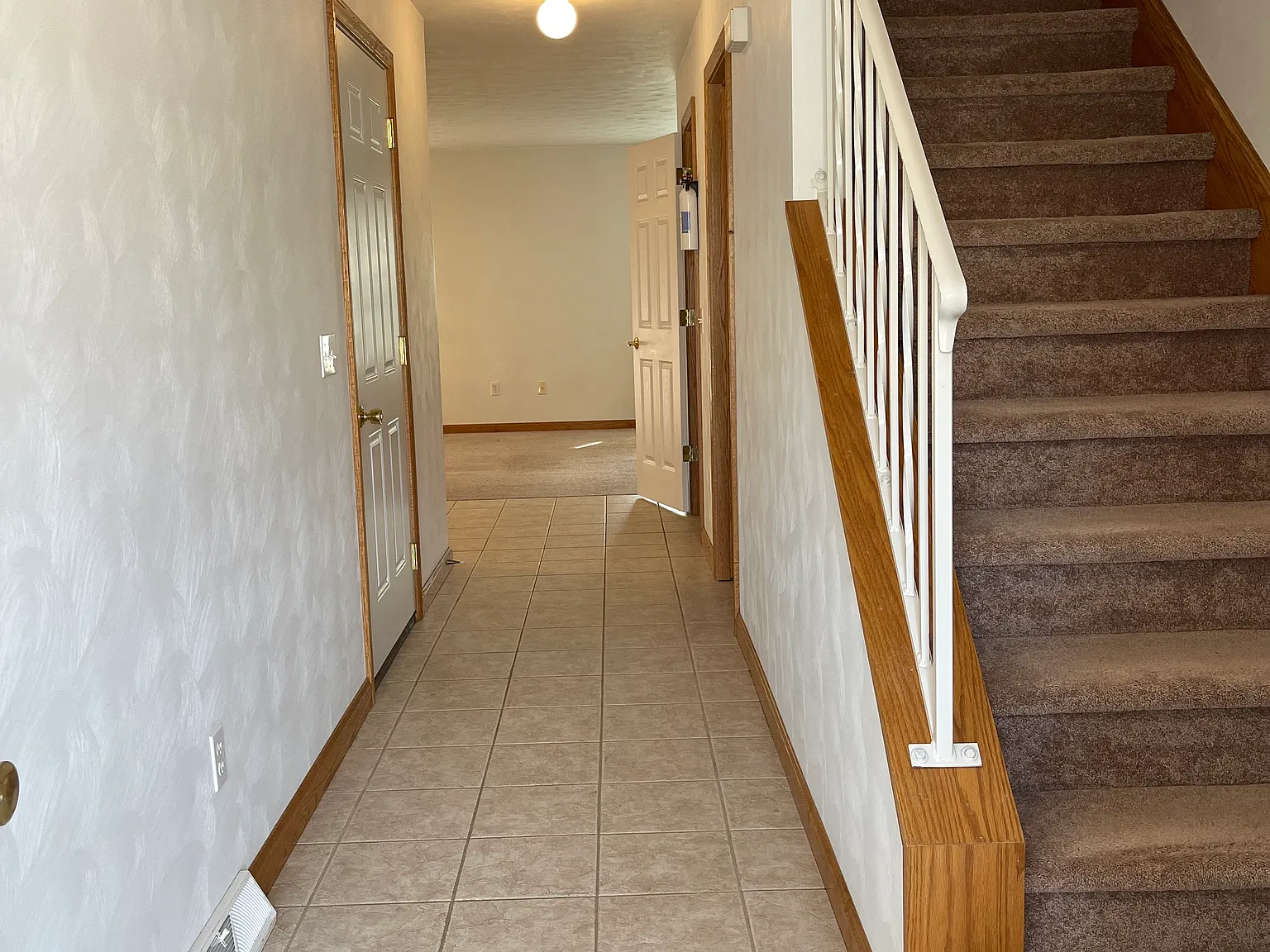 2 bed, 1.5 bath, 1300 sqft, $1,550 — Photo 3