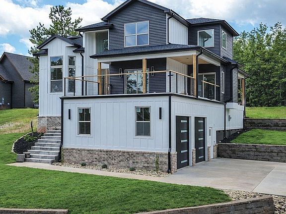 3rd image of 230 Hammond Cir