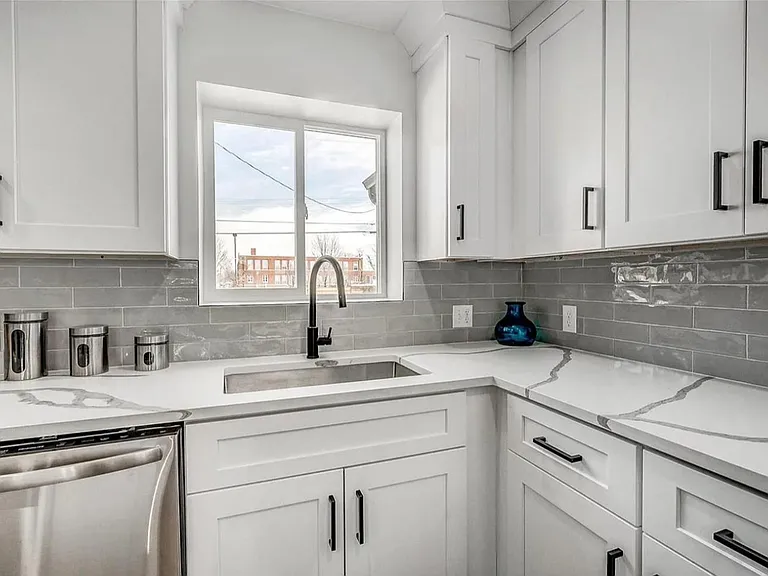 3240 Dexter St — Photo 2