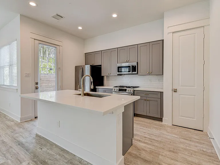 2705 Oakwood Crest Ln — Photo 28