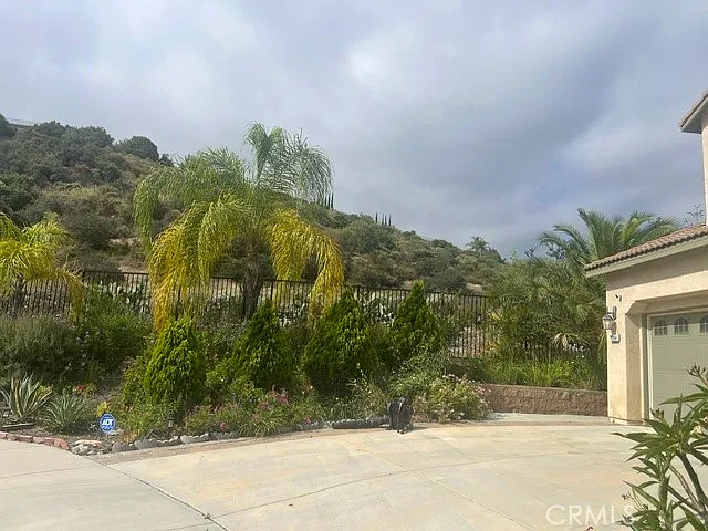 11384 Valley Oak Ln — Photo 3