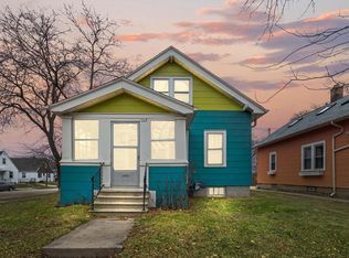 702 E Linus St, Milwaukee, WI 53207