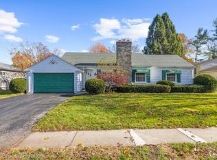 1947 Woodland Ave, Sylvan Lake, MI 48320