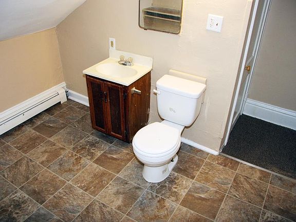 5th image of 591 Van Buren Ave #B