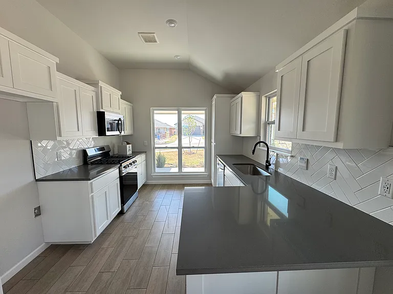 2917 NW 196th Pl — Photo 5