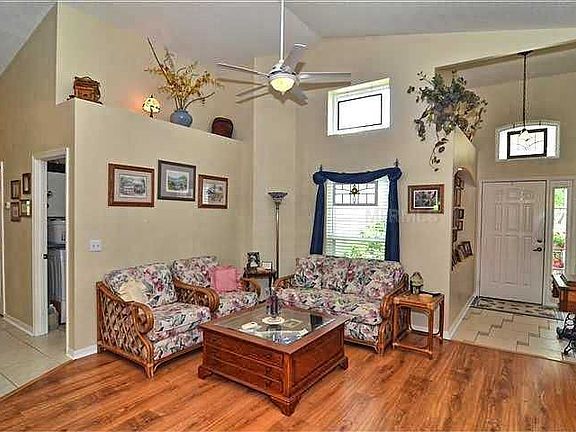 3rd image of 5495 Glen Oak Pl