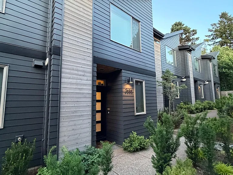 3686 SE Haig St — Photo 1