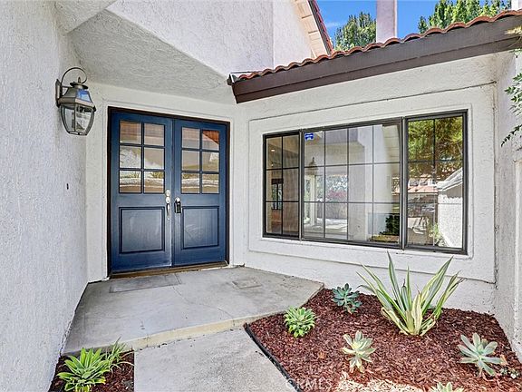 4th image of 6 Shadow Hill Ln