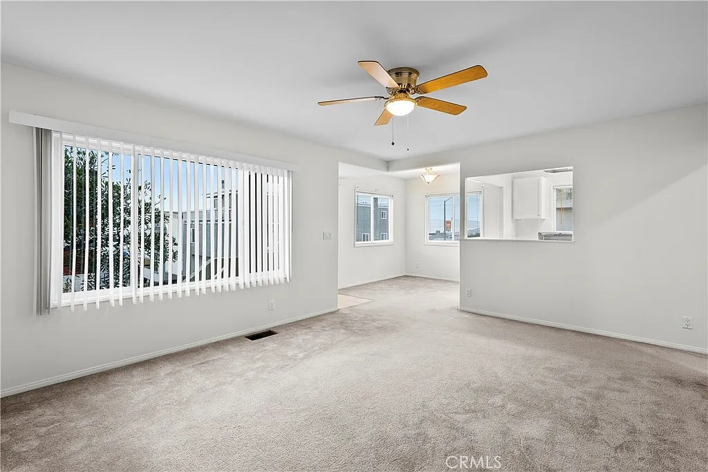 2 bed, 1.5 bath, 996 sqft, $6,000 — Photo 3