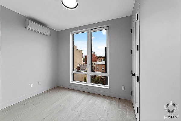 1st image of 300 Park Pl #4