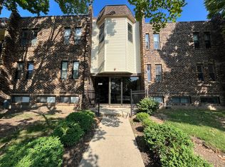 2149 Country Club Dr APT 3, Woodridge, IL 60517