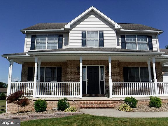 2nd image of 6 N Strawberry Hill Dr