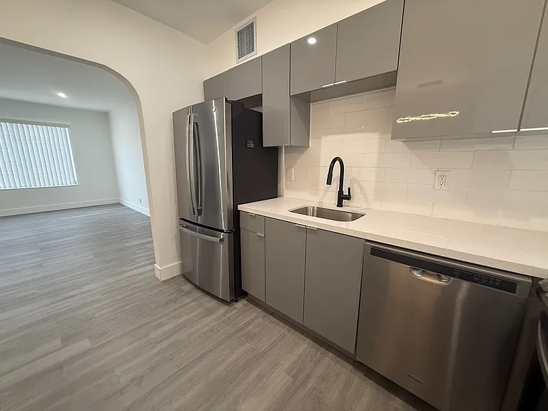 615 82nd St #3 — Photo 11
