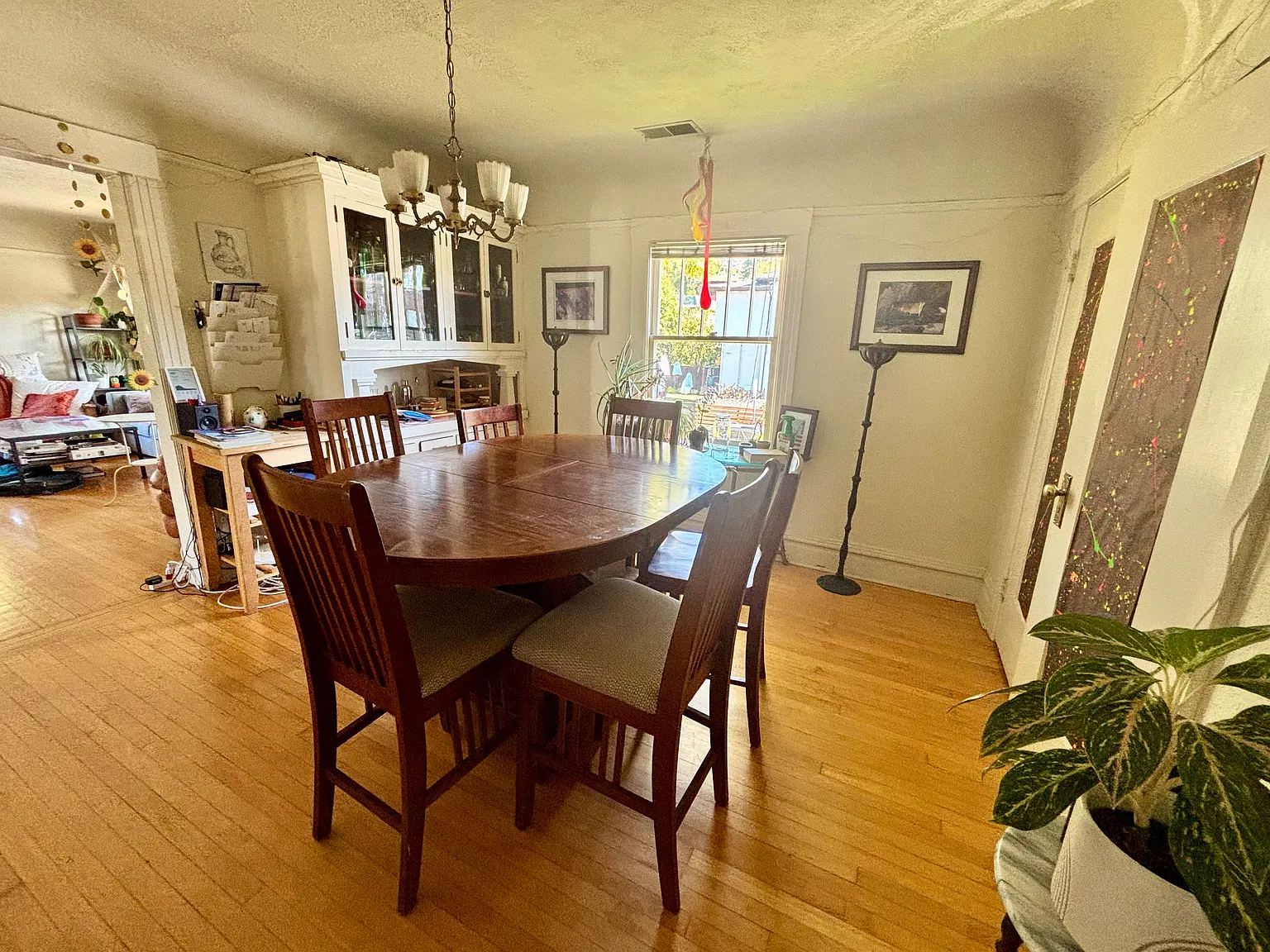5 bed, 3000 sqft, $928 — Photo 1
