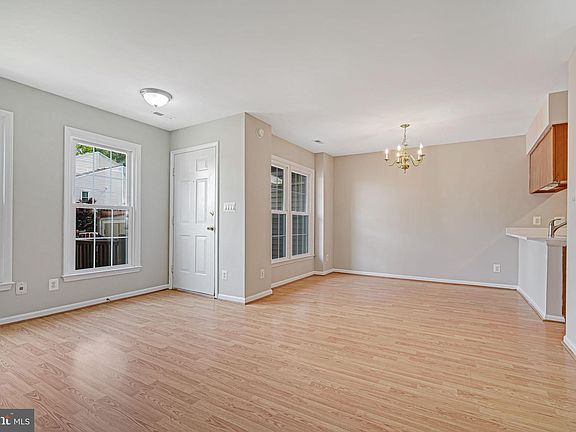 4th image of 6022 Chestnut Hollow Ct