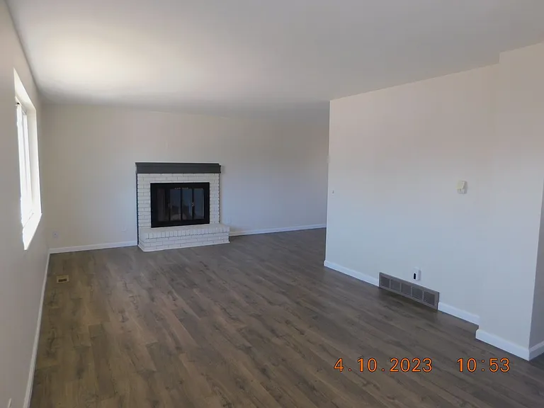 9439 W Burgundy Ave — Photo 10