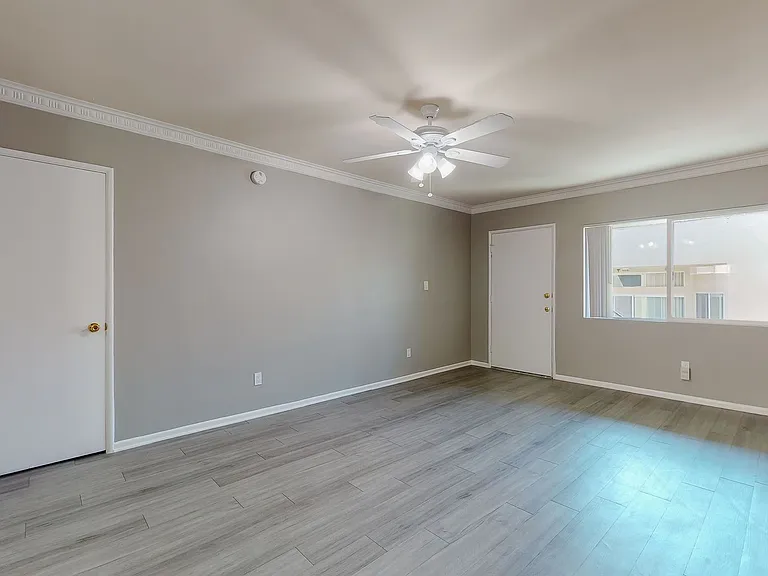 1818 N Kingsley Dr — Photo 5