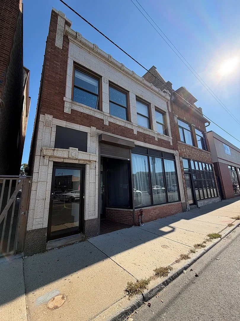 3323 N Pulaski Rd — Photo 1