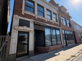 3323 N Pulaski Rd