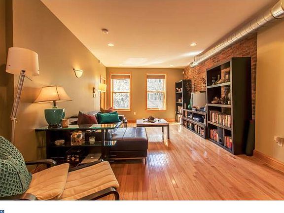 4th image of 625 Bainbridge St Unit 3
