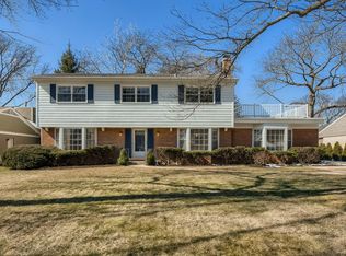 1016 Delles Rd, Wheaton, IL 60189