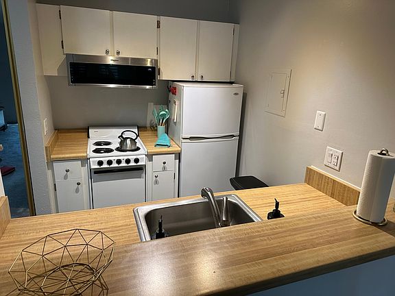 3rd image of 141 Piccadilly Pl APT F