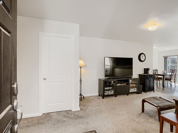 3rd image of 876 S View Dr