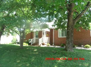 512 Walnut Ave, Paintsville, KY 41240