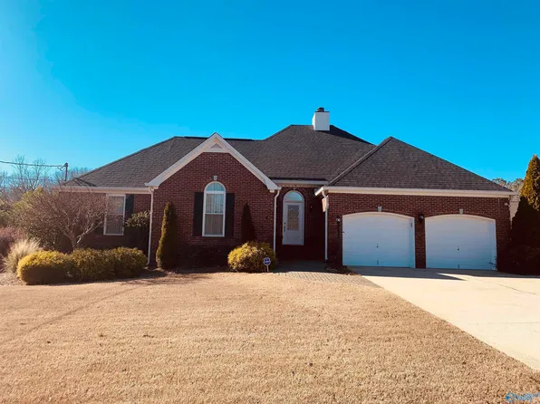 202 Windsor Ln, Rainbow City, AL 35906