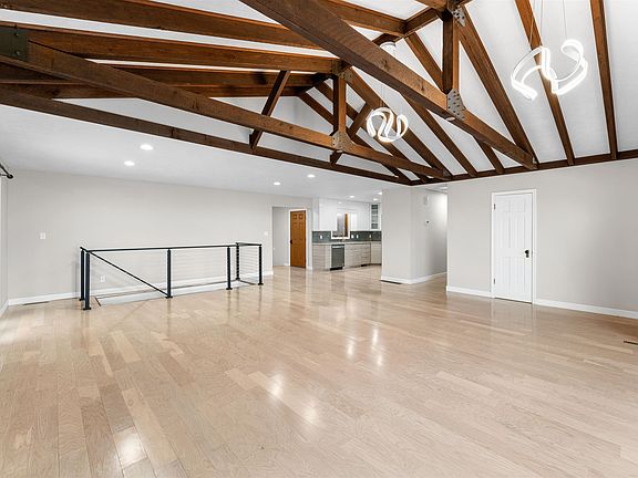 3rd image of 704 E Mentor Rd