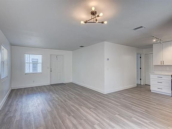 4th image of 618 3rd Ave S #1