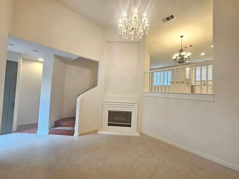 3675 Solana Ct — Photo 4