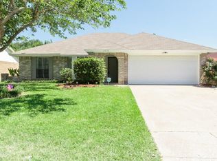 2434 Hallmark St, Grand Prairie, TX 75052
