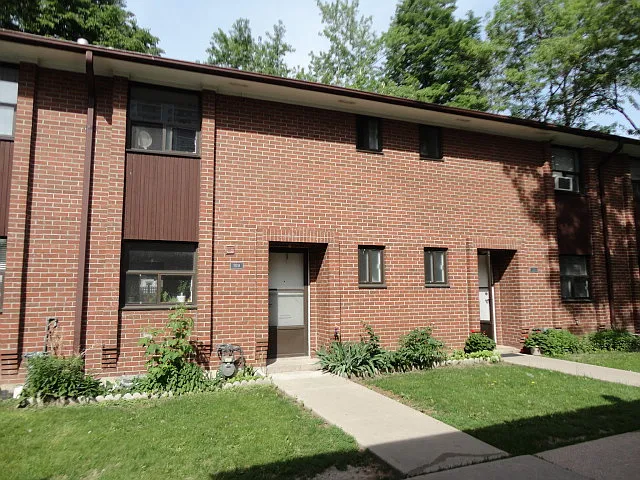 Barrington Ave Townhouses — Photo 1