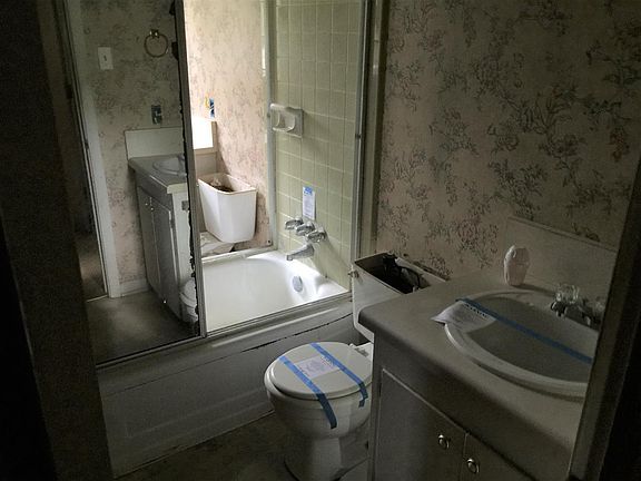 5th image of 435 W Leavell Woods Dr