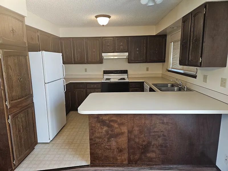 2 bed, 1000 sqft, $1,500 — Photo 3