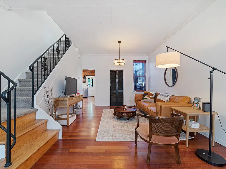 1517 E Susquehanna Ave — Photo 1