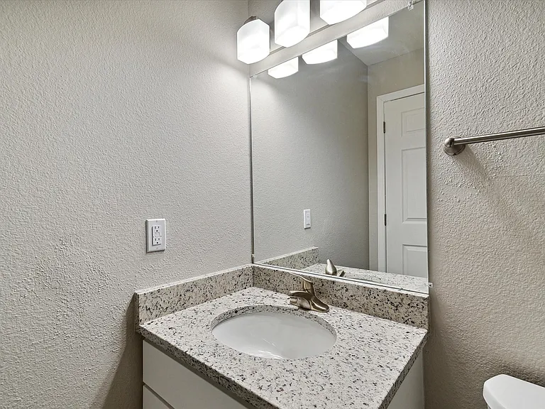 Two Bedroom (Renovated) - 2 Bed / 2 Bath - 897 Sq.Ft.