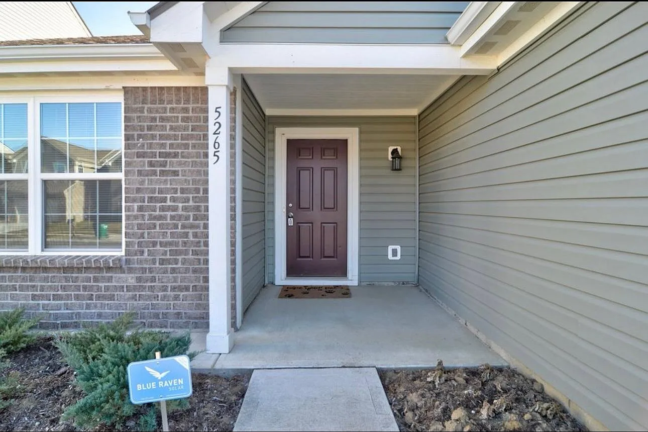 3 bed, 1618 sqft, $2,200 — Photo 2