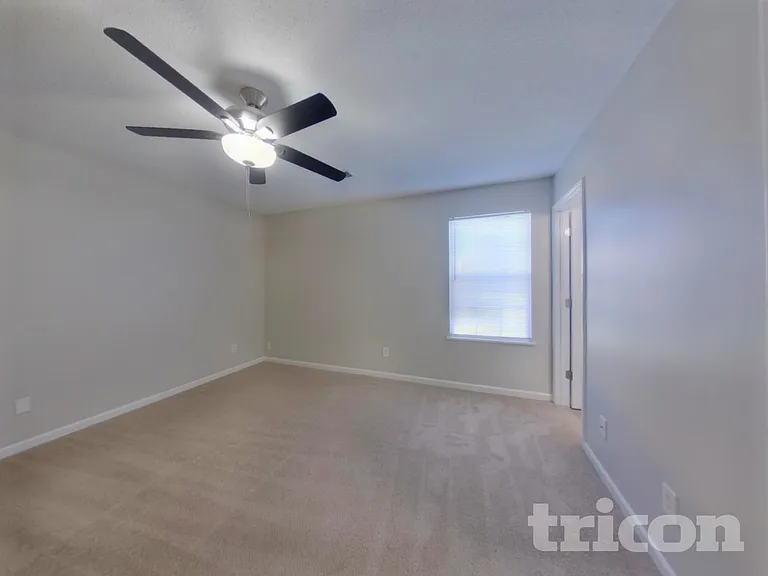 208 Denby Cir — Photo 8