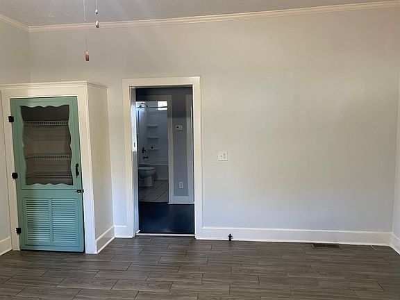 Pantry and eat-in area