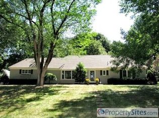 8901 Cherokee Ln, Leawood, KS 66206