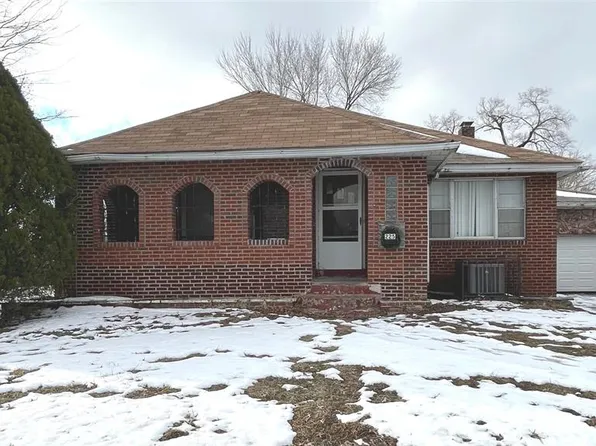 225 N 63rd St, Centreville, IL 62203