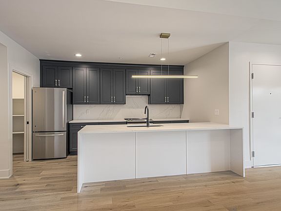 3rd image of 200 W Gregory Blvd #201